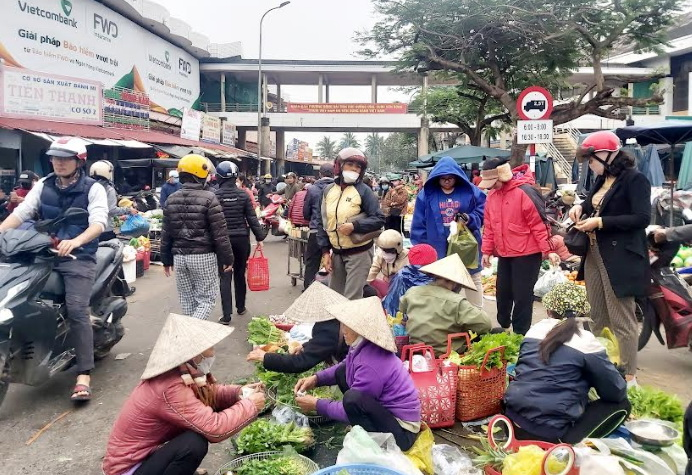 Chợ 30 Tết ở Quảng Bình, sức mua tăng cao, giá tặng nhẹ (21/1/2023)